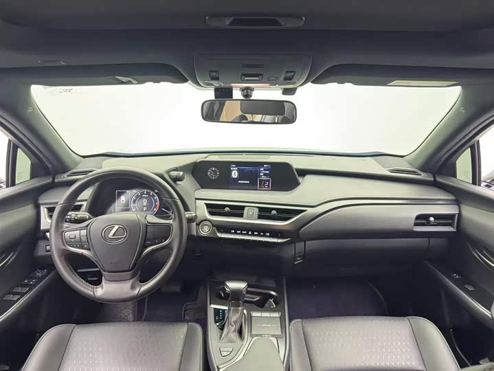 Фото 4 - Lexus UX