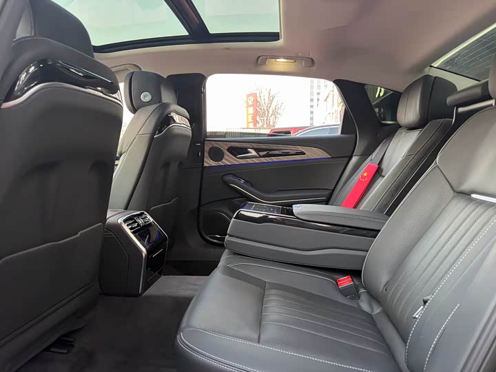 Фото 8 - Hongqi H9