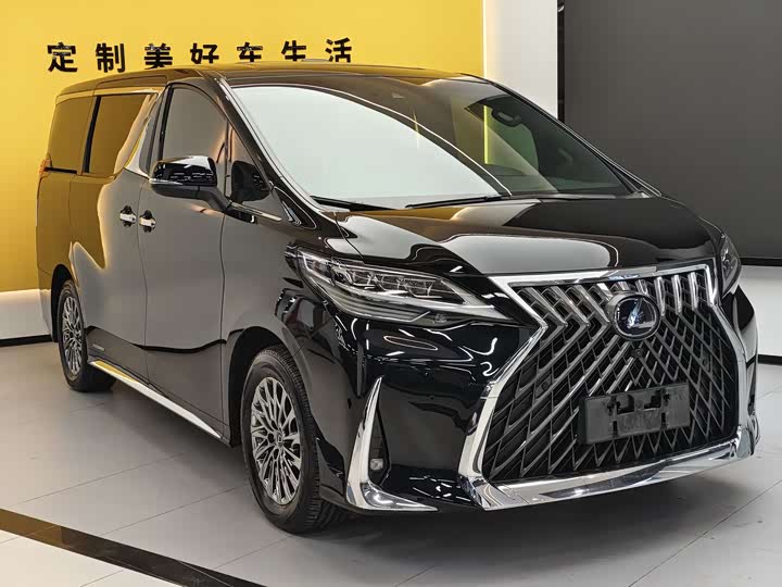 Фото 3 - Lexus LM