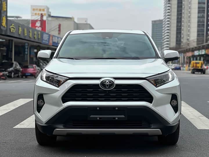 Фото 2 - Toyota RAV4