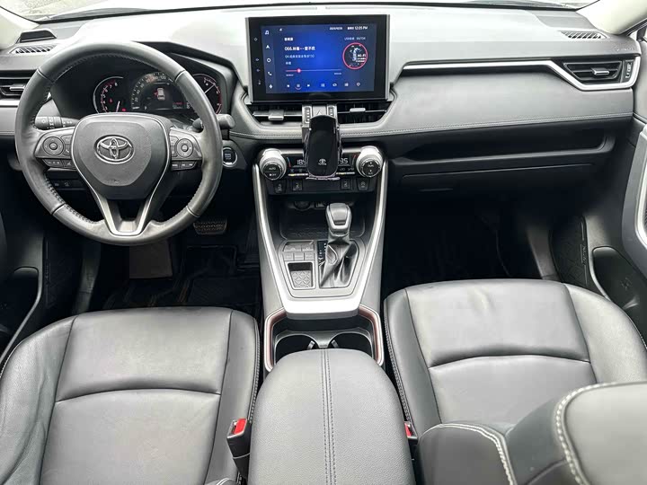 Фото 8 - Toyota RAV4