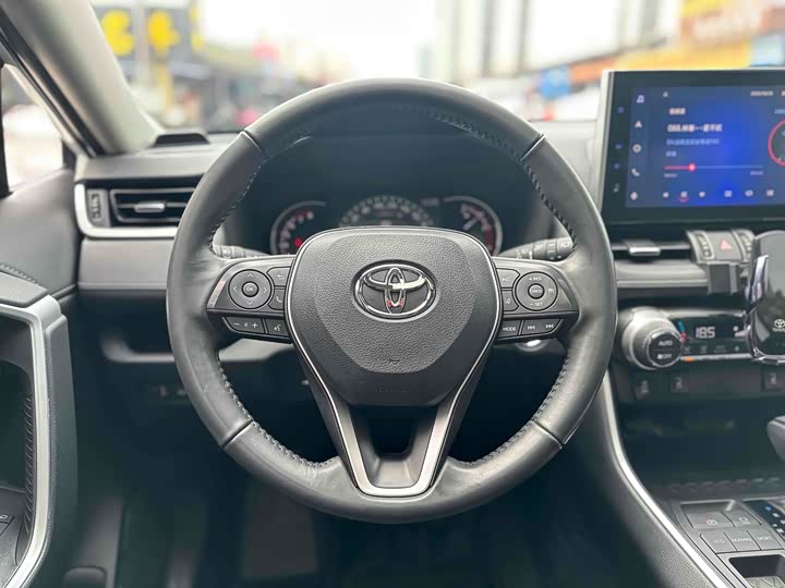 Фото 9 - Toyota RAV4