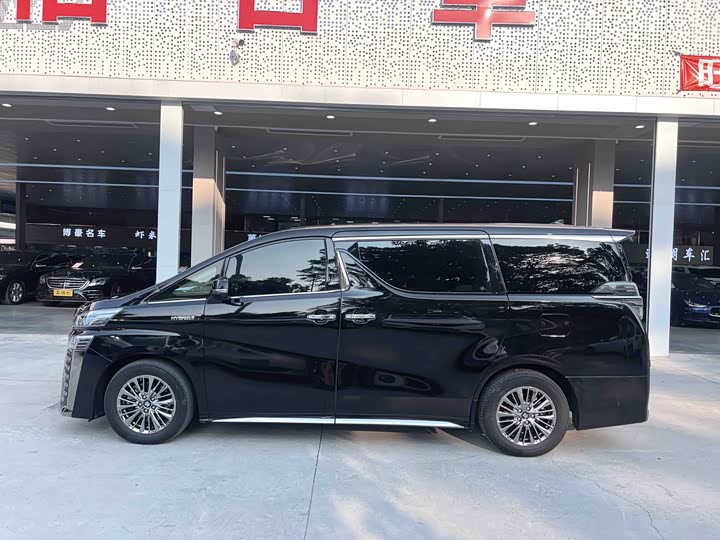 Фото 4 - Toyota Vellfire