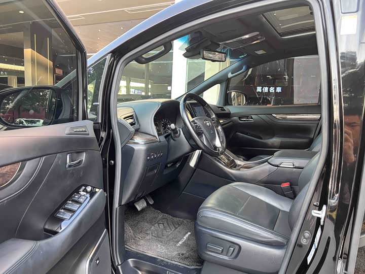 Фото 5 - Toyota Vellfire