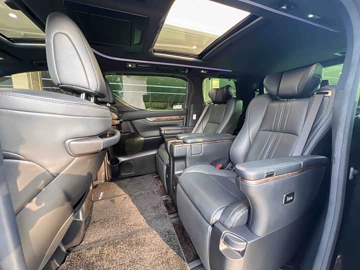 Фото 6 - Toyota Vellfire