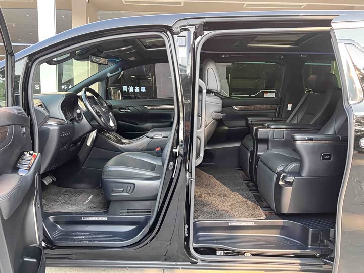 Фото 7 - Toyota Vellfire