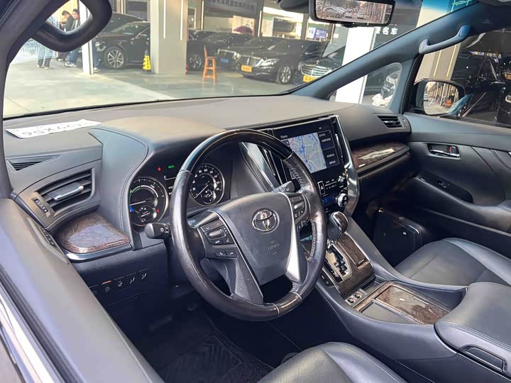 Фото 8 - Toyota Vellfire