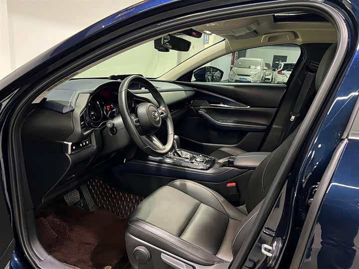 Фото 8 - Mazda CX-30