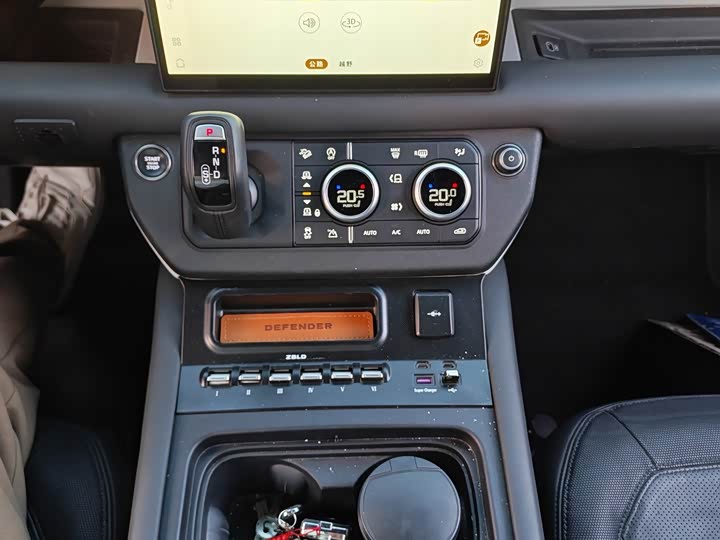 Фото 8 - Land Rover Defender