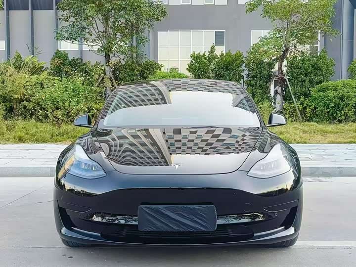 Фото 2 - Tesla Model 3