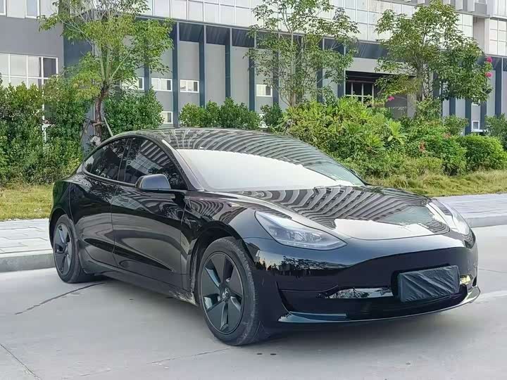 Фото 3 - Tesla Model 3