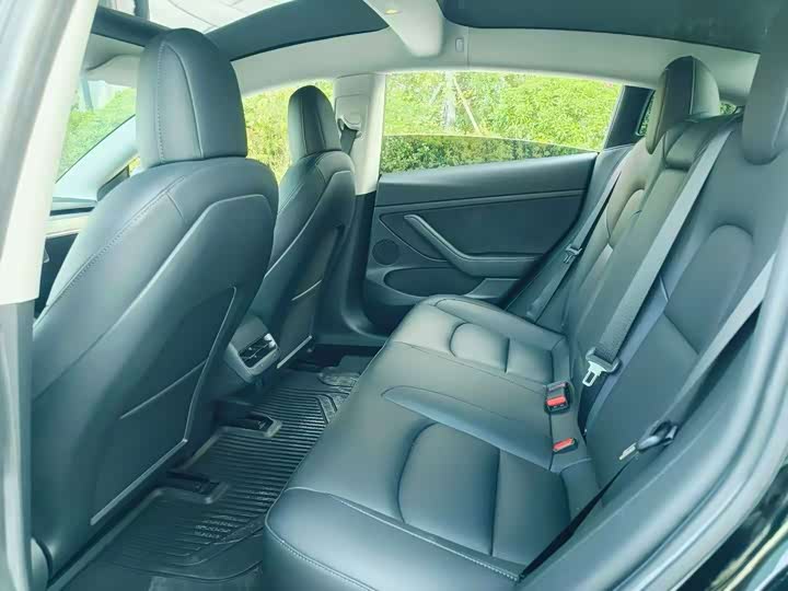 Фото 6 - Tesla Model 3