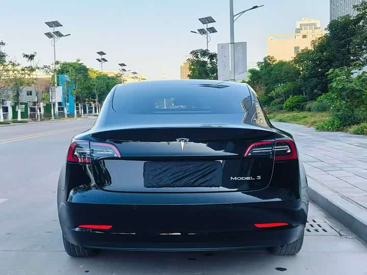 Фото 9 - Tesla Model 3