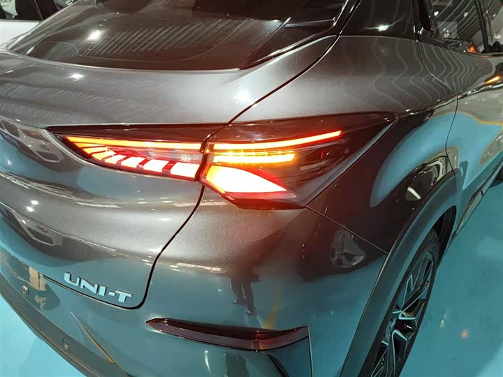 Фото 8 - Changan UNI-T