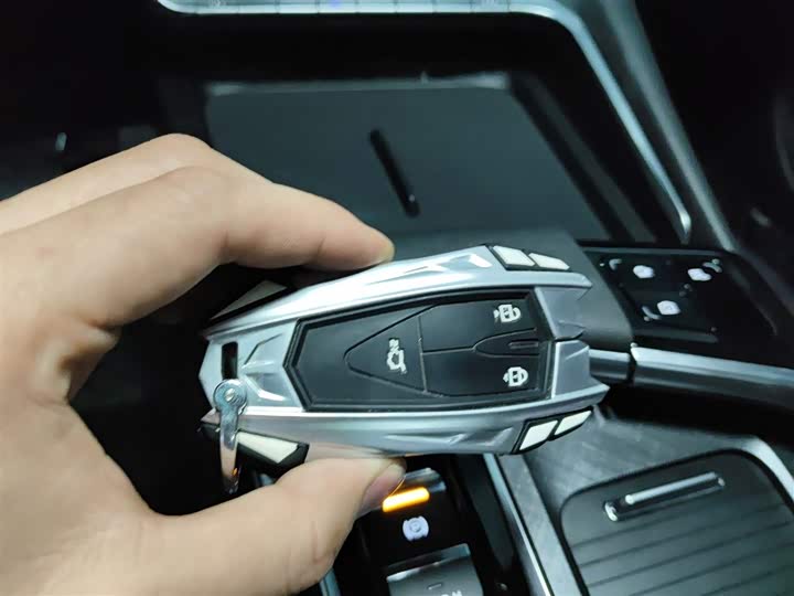 Фото 9 - Changan UNI-T