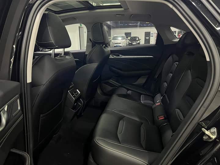 Фото 8 - Geely Preface