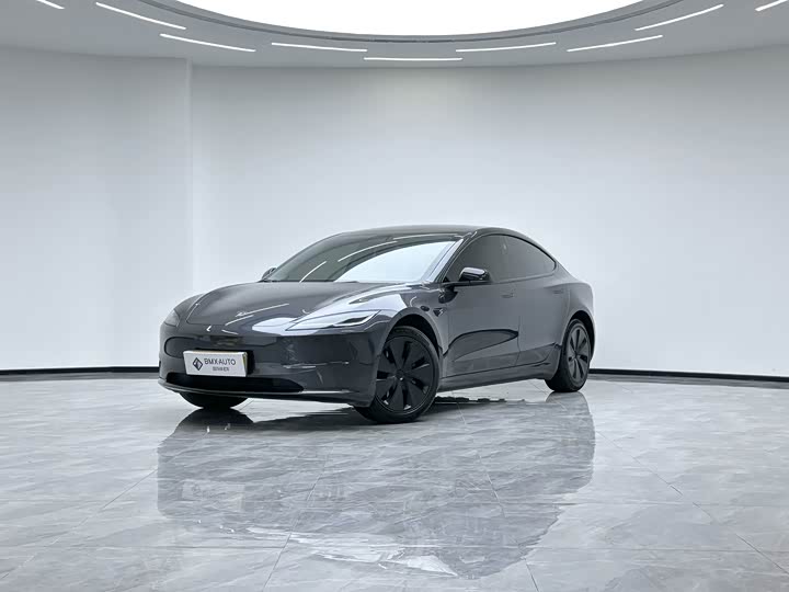 Фото 1 - Tesla Model 3