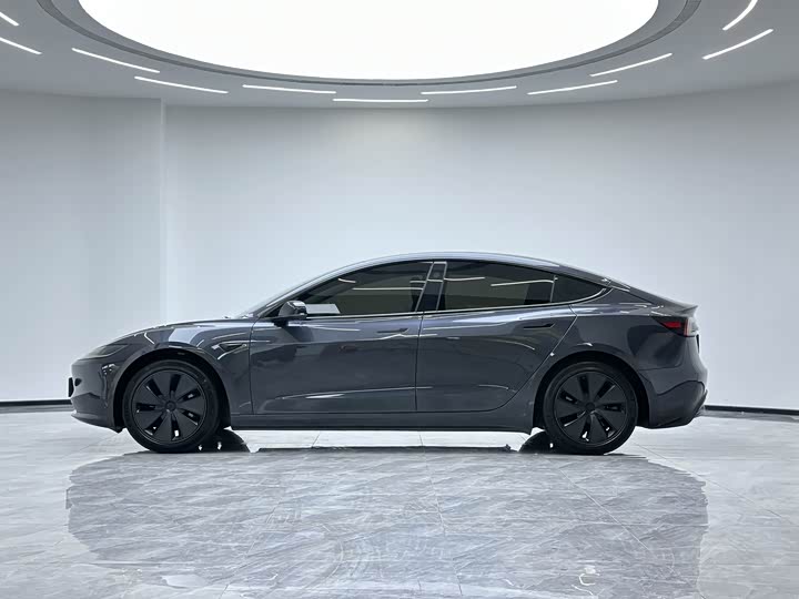 Фото 3 - Tesla Model 3
