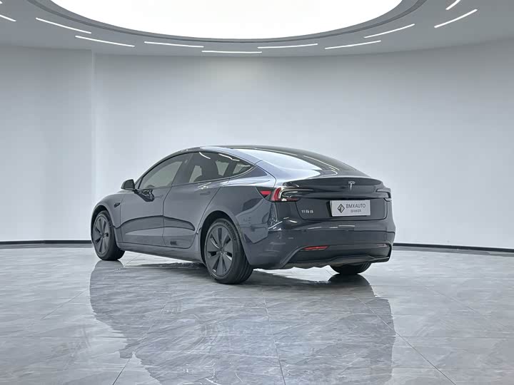 Фото 5 - Tesla Model 3