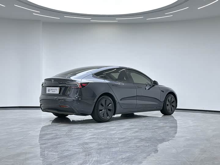 Фото 6 - Tesla Model 3