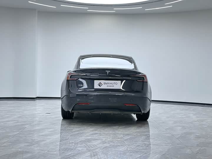 Фото 8 - Tesla Model 3