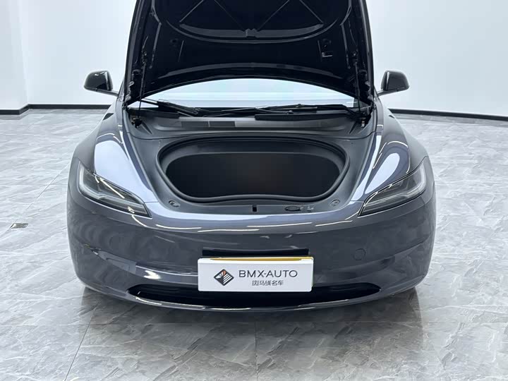 Фото 9 - Tesla Model 3