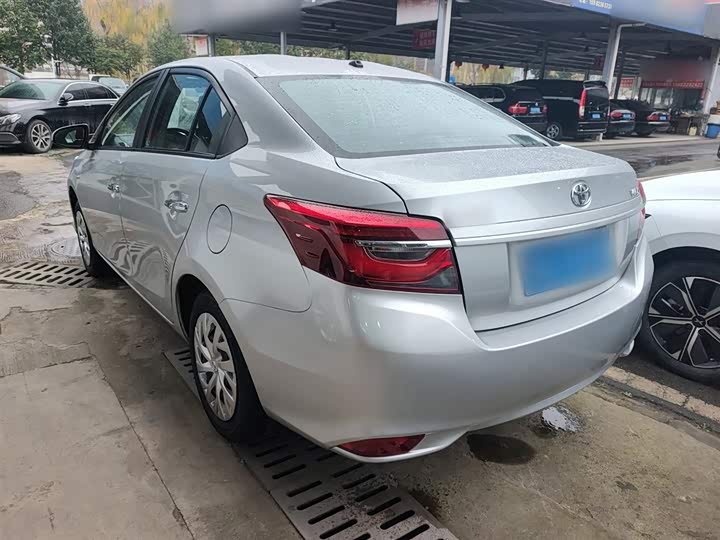 Фото 5 - Toyota Vios