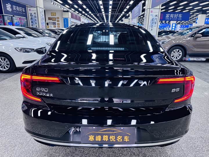 Фото 4 - Volvo S90