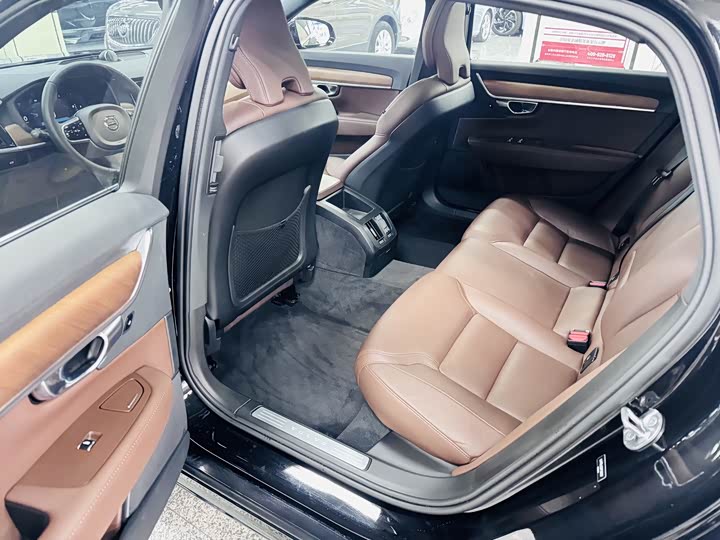 Фото 8 - Volvo S90