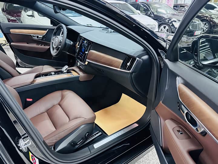 Фото 9 - Volvo S90