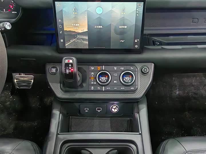 Фото 7 - Land Rover Defender