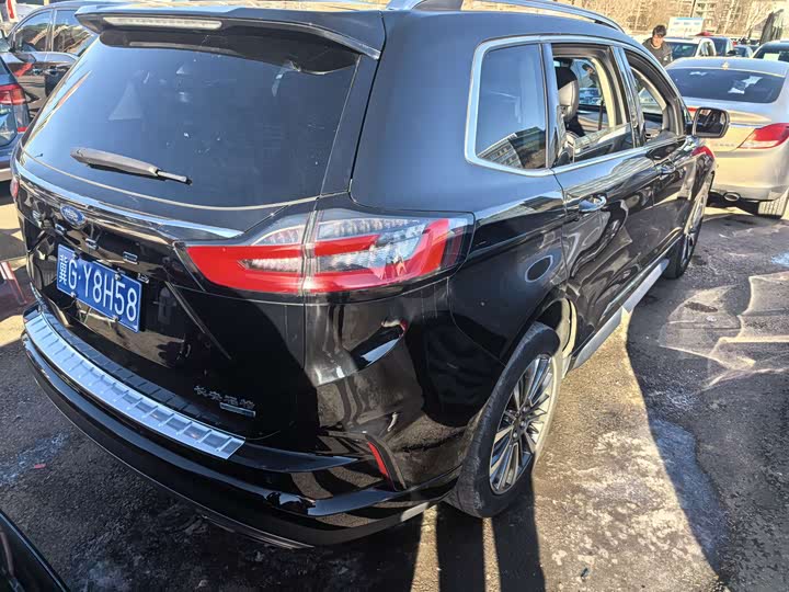 Фото 4 - Ford Edge