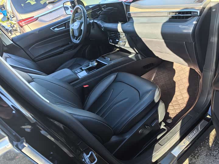 Фото 7 - Ford Edge