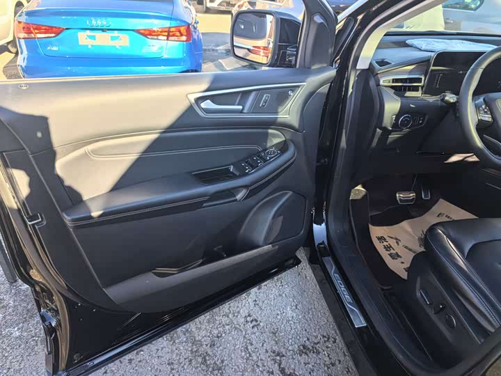 Фото 9 - Ford Edge