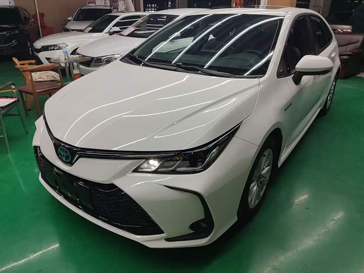 Фото 2 - Toyota Corolla