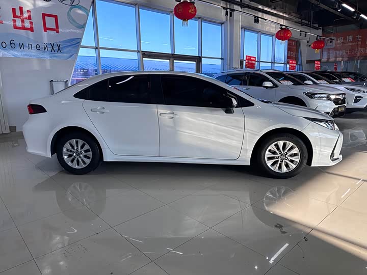 Фото 4 - Toyota Corolla