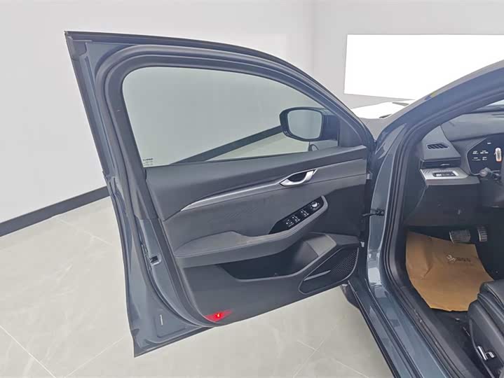 Фото 7 - Geely Preface