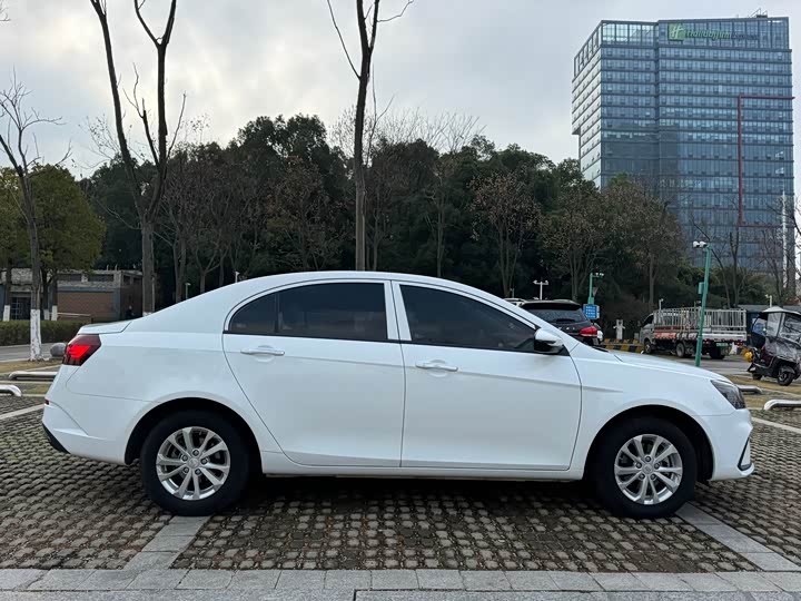Фото 5 - Geely Emgrand