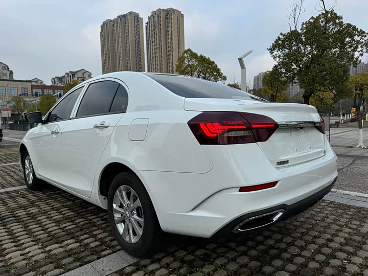 Фото 8 - Geely Emgrand