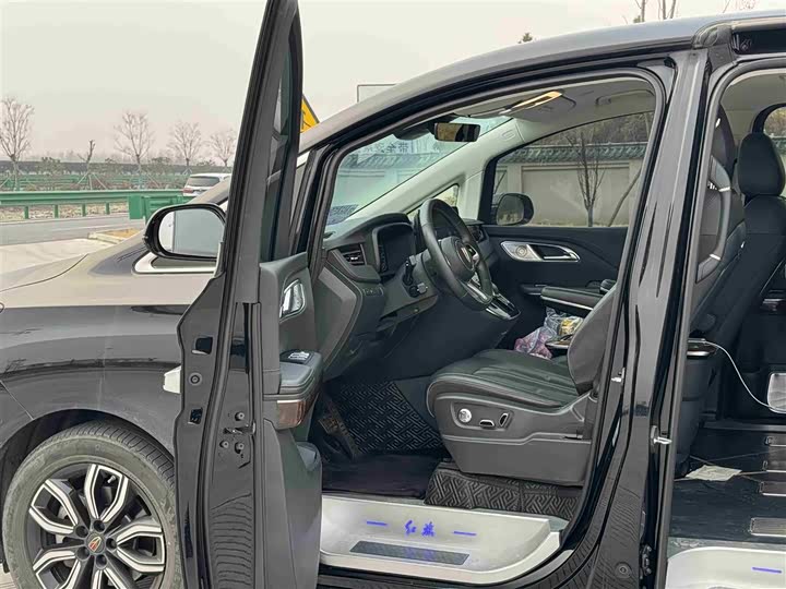 Фото 4 - Hongqi HQ9