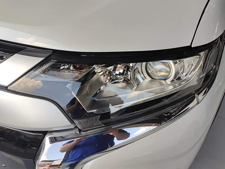 Фото 5 - Mitsubishi Outlander