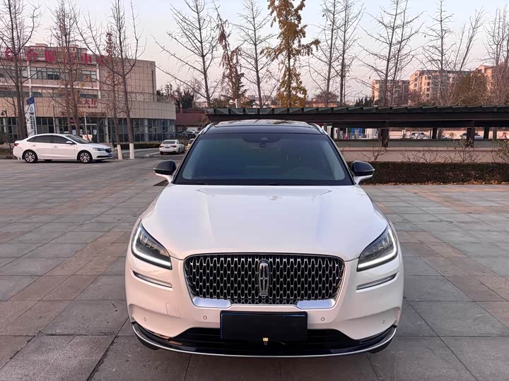 Фото 1 - Lincoln Corsair