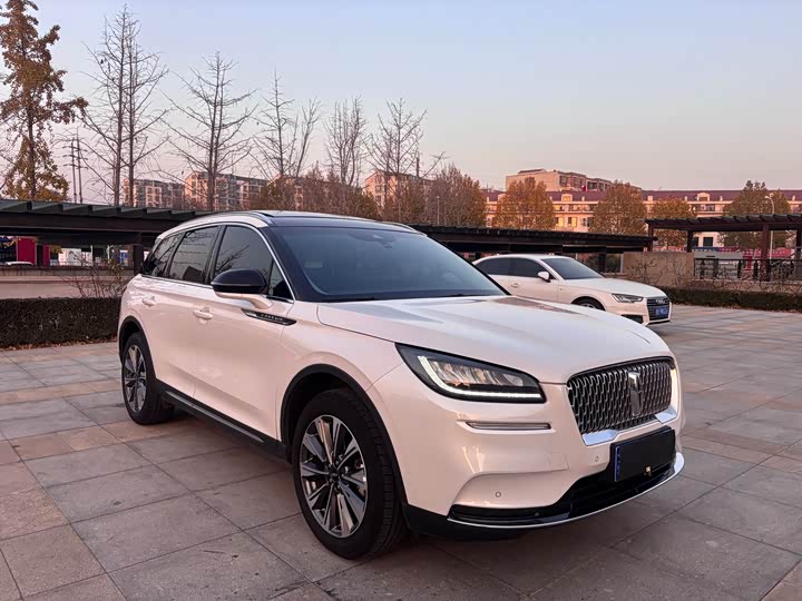 Фото 3 - Lincoln Corsair