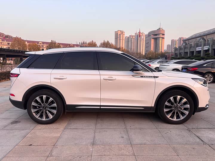 Фото 6 - Lincoln Corsair