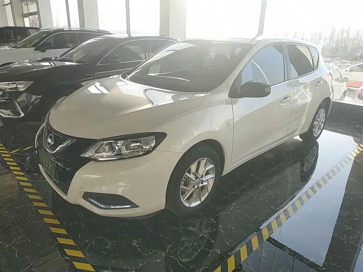 Фото 1 - Nissan Tiida