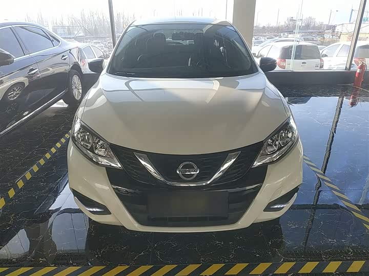 Фото 3 - Nissan Tiida