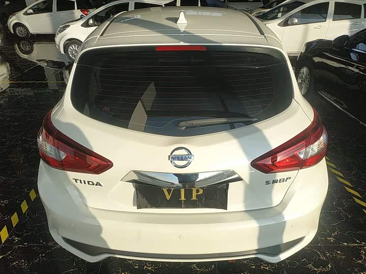 Фото 6 - Nissan Tiida