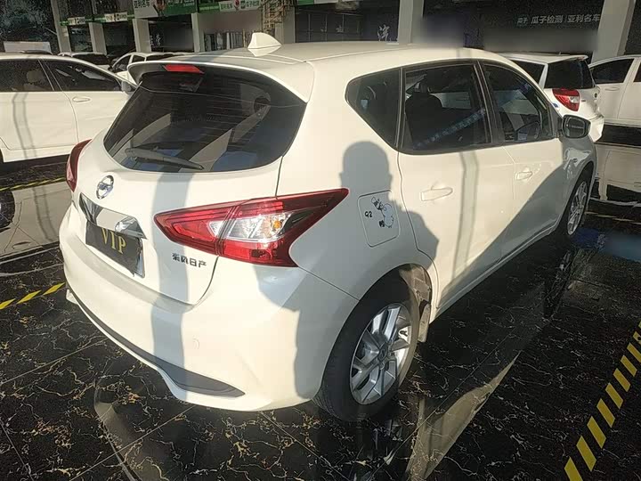 Фото 7 - Nissan Tiida