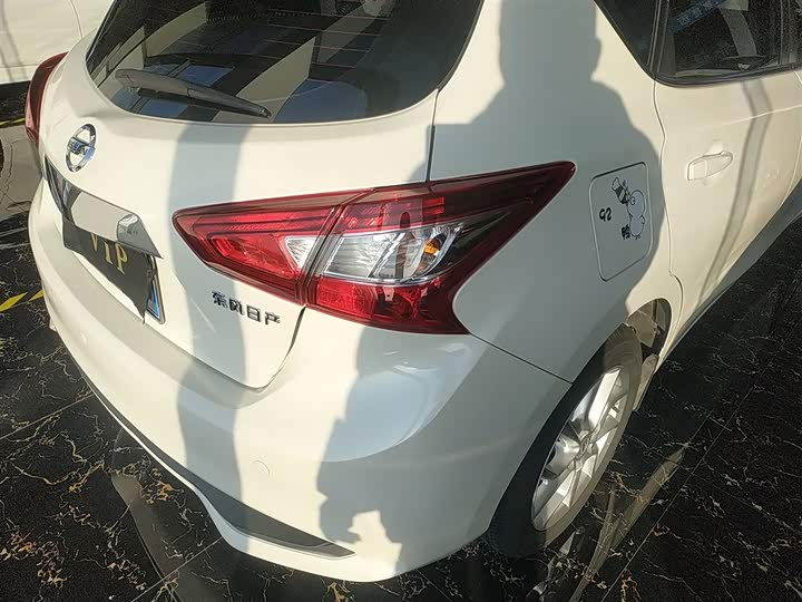 Фото 8 - Nissan Tiida