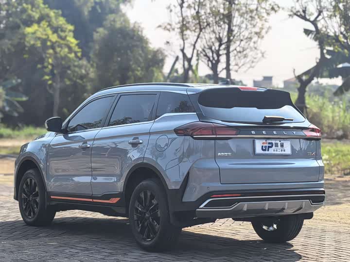 Фото 6 - Geely Atlas